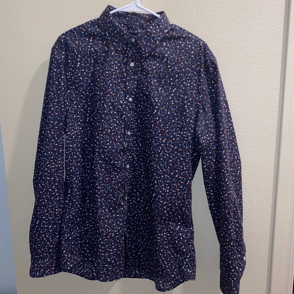👉🏽H&M Slim Fit button down Men’s Large